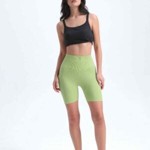 sur les shorts de course légers