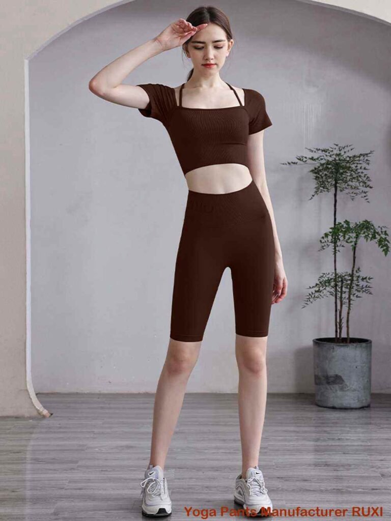 hauts de yoga avec soutien-gorge intégré